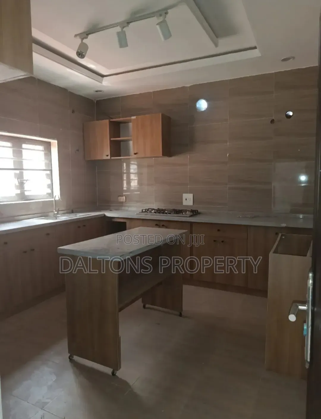 4bdrm Duplex in Von Axis, Sabon Lugbe for rent