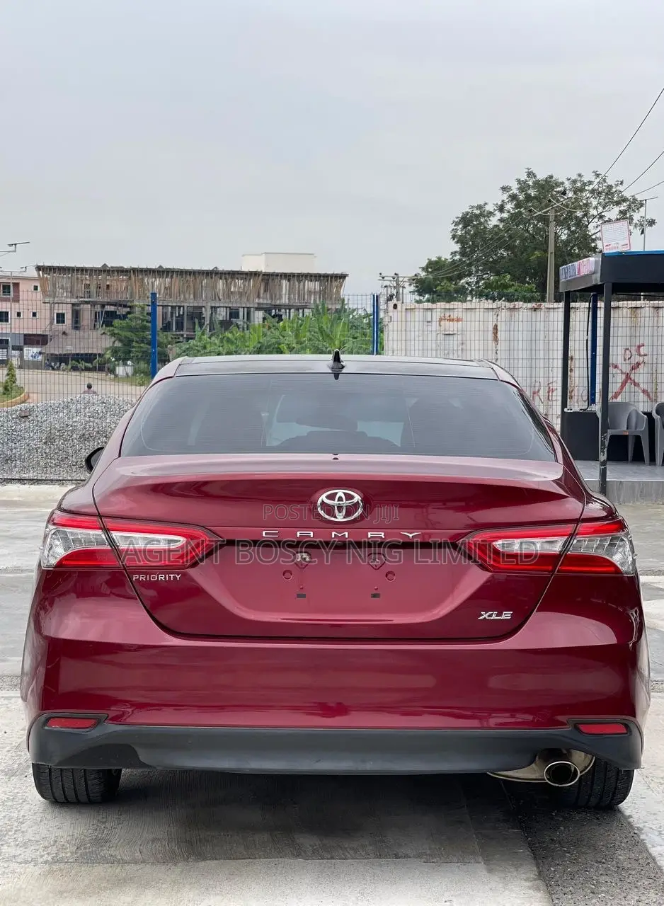 Toyota Camry XLE (2.5L 4cyl 8A) 2019 Maroon