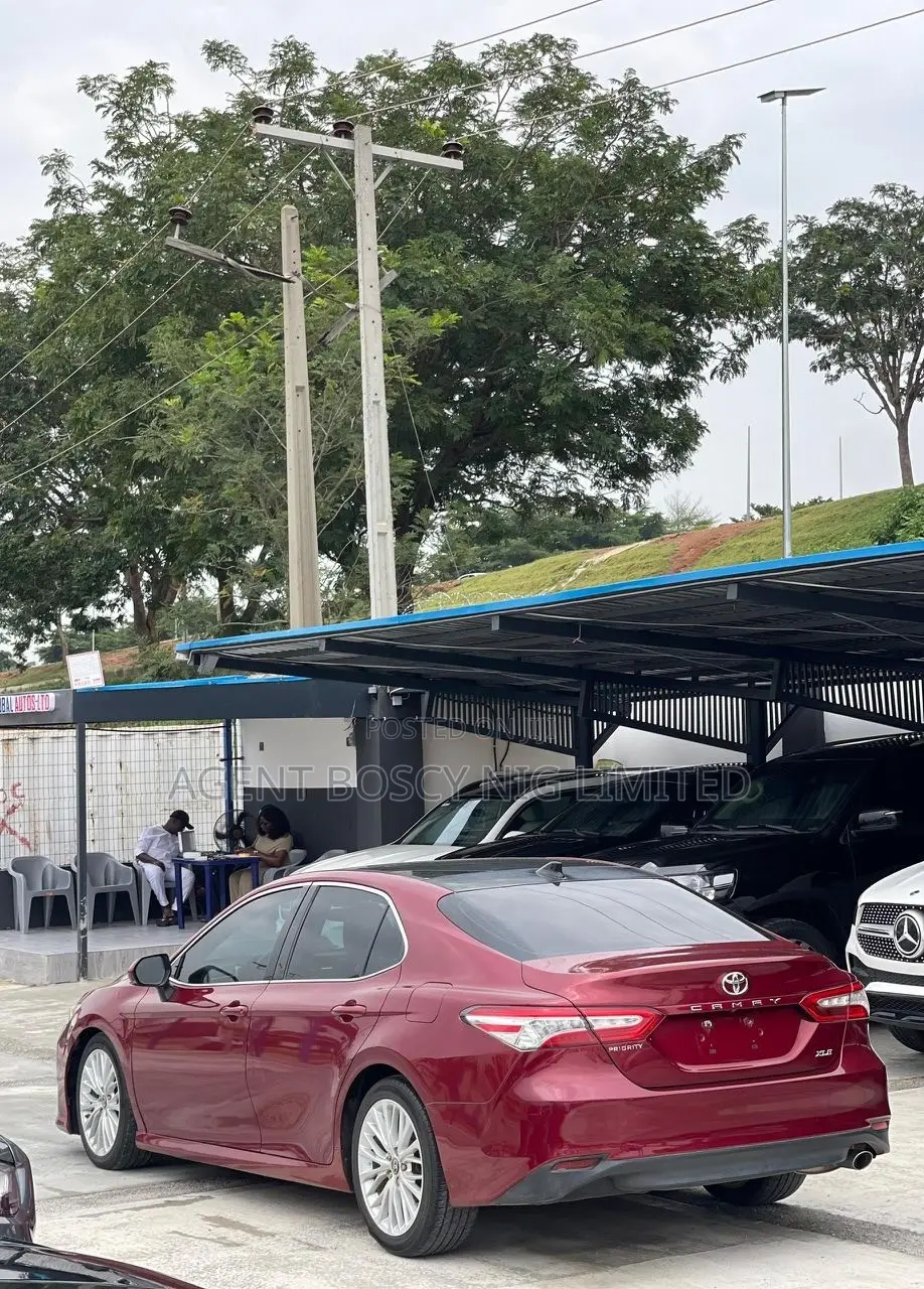 Toyota Camry XLE (2.5L 4cyl 8A) 2019 Maroon