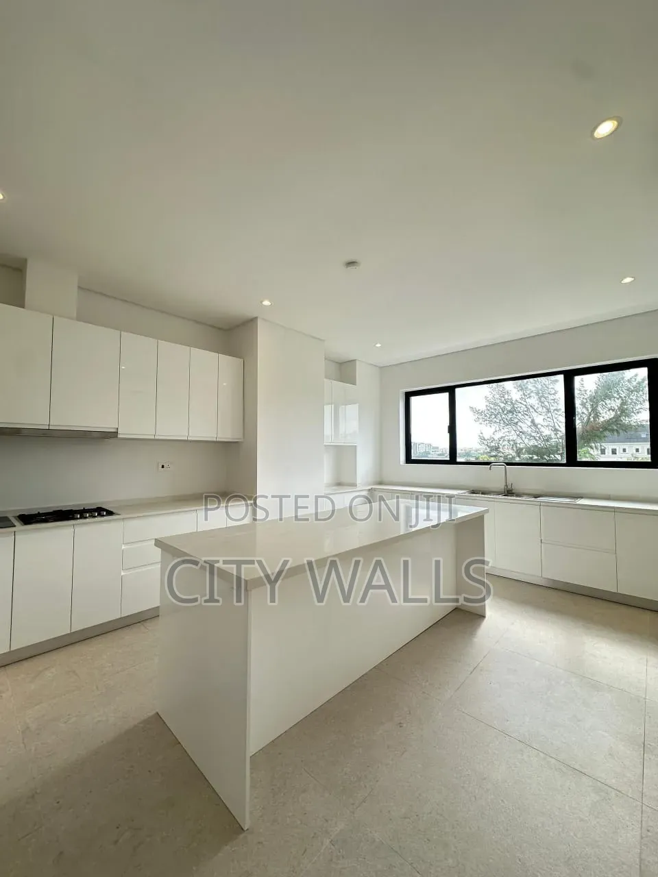 5bdrm Duplex in Banana Island for sale