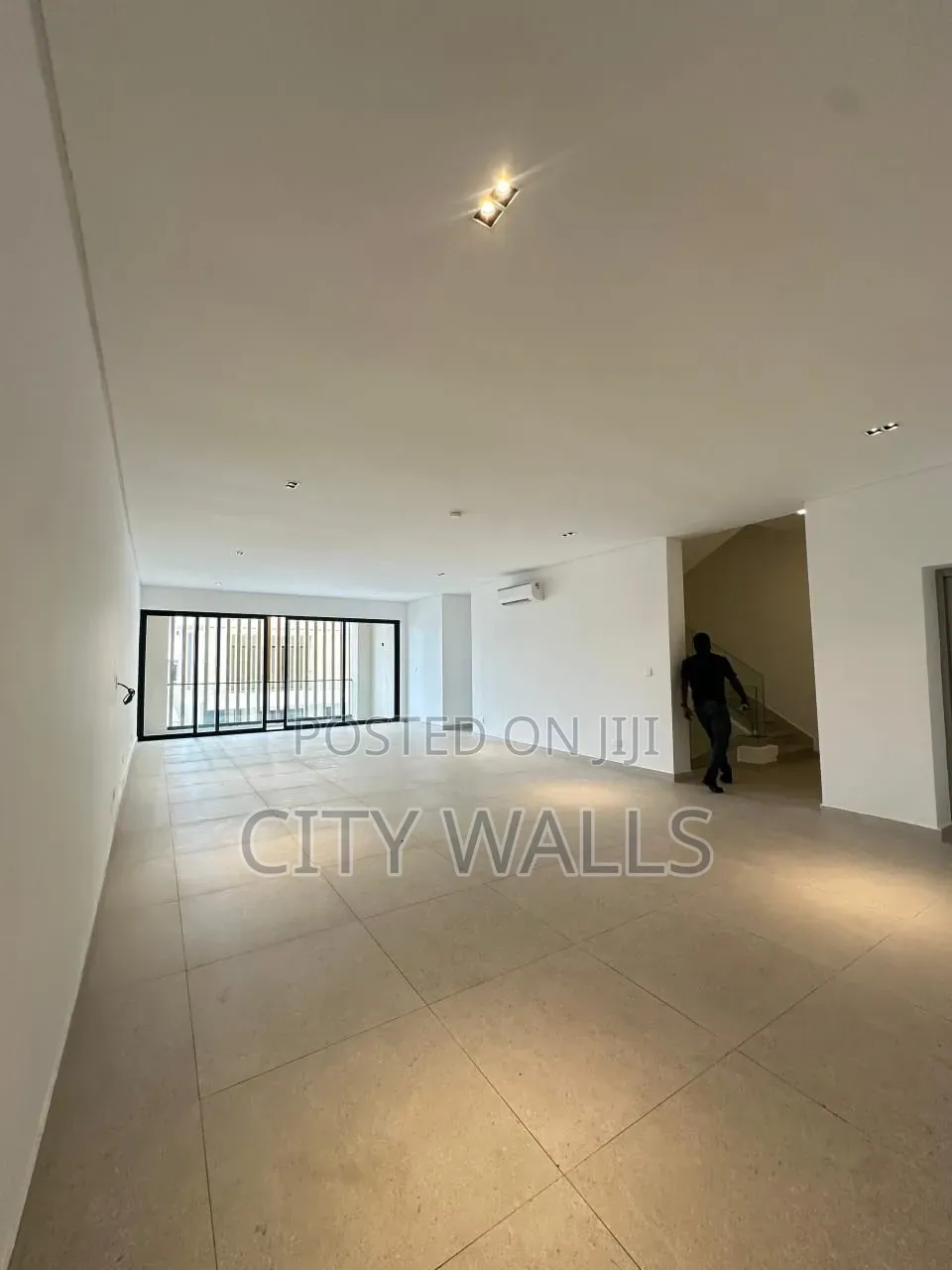 5bdrm Duplex in Banana Island for sale