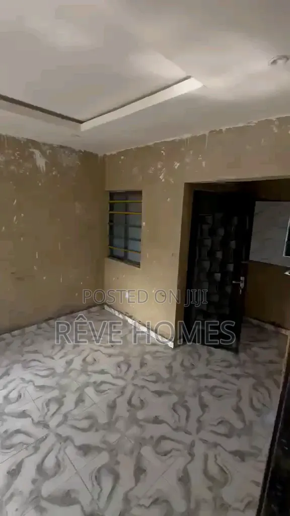 Mini Flat in Soluyi for rent