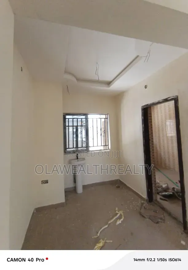 2bdrm Block of Flats in Okebadan Estate, Akobo for rent