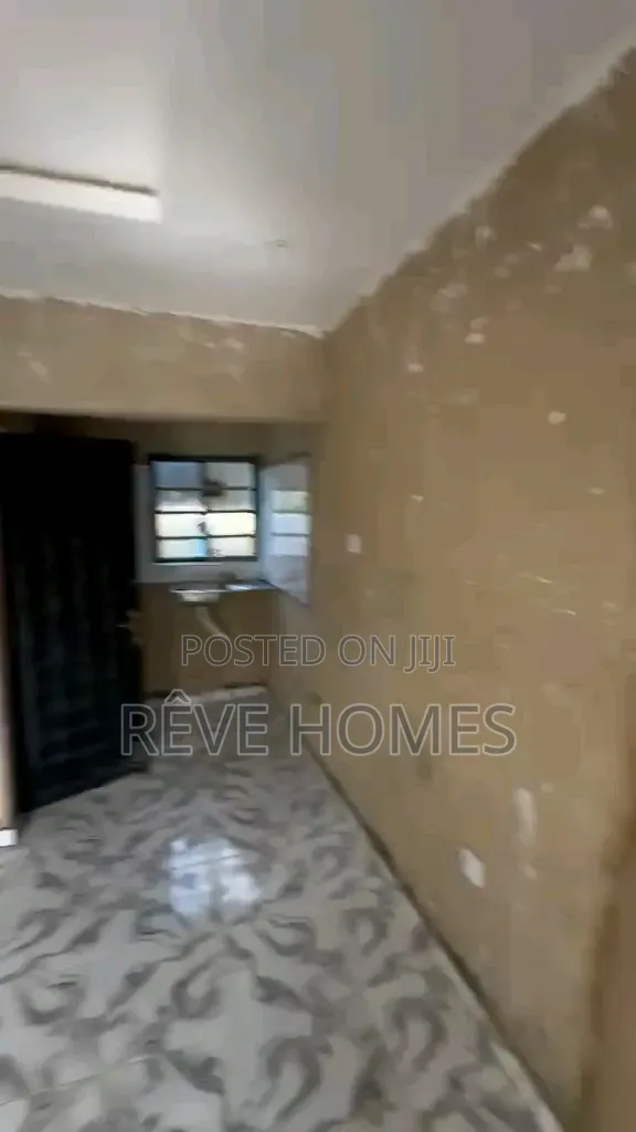 Mini Flat in Soluyi for rent