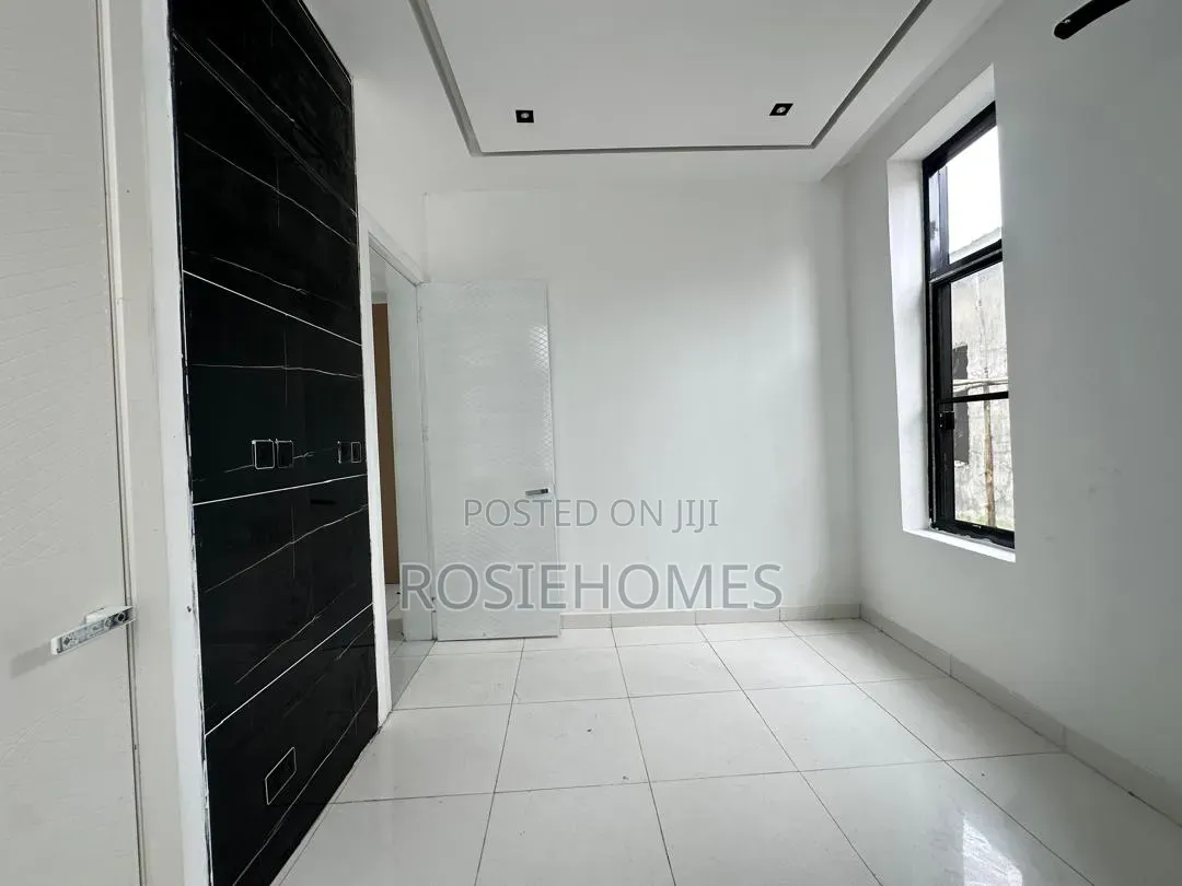 5bdrm Duplex in Royal Pine, Lekki Phase 1 for rent