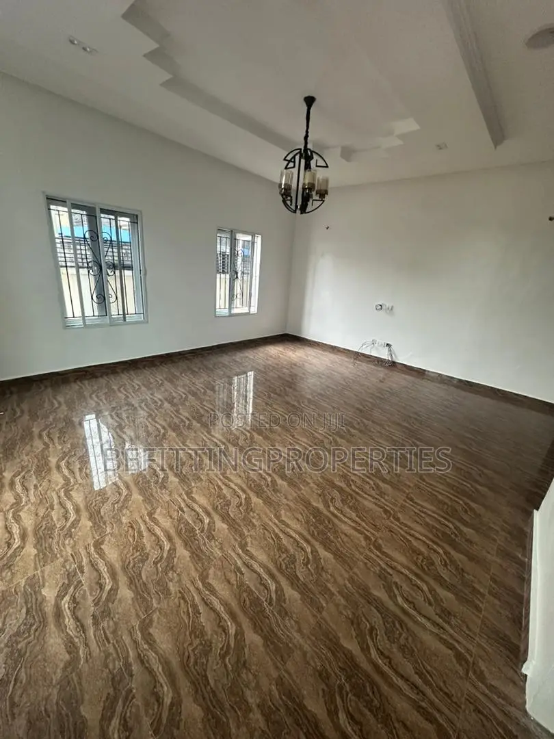 5bdrm Duplex in Parkview for rent
