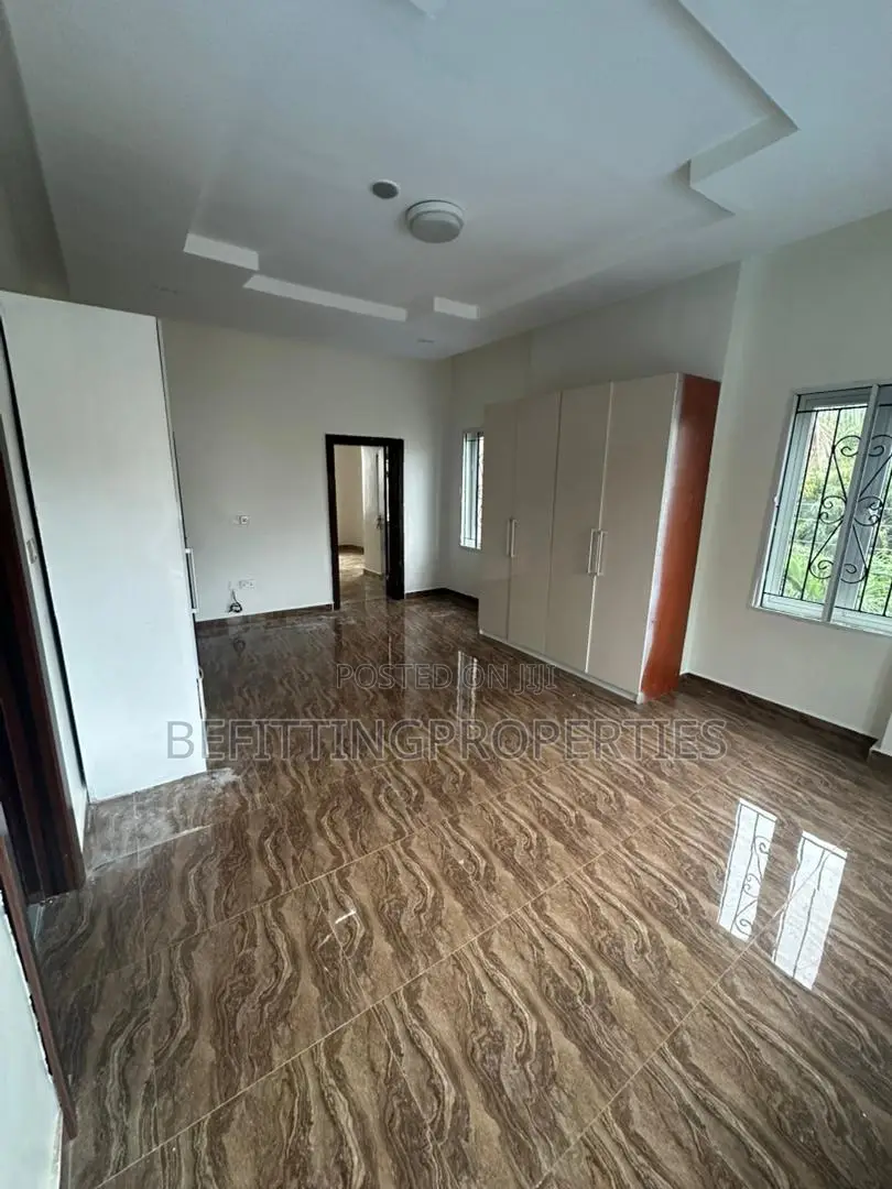 5bdrm Duplex in Parkview for rent
