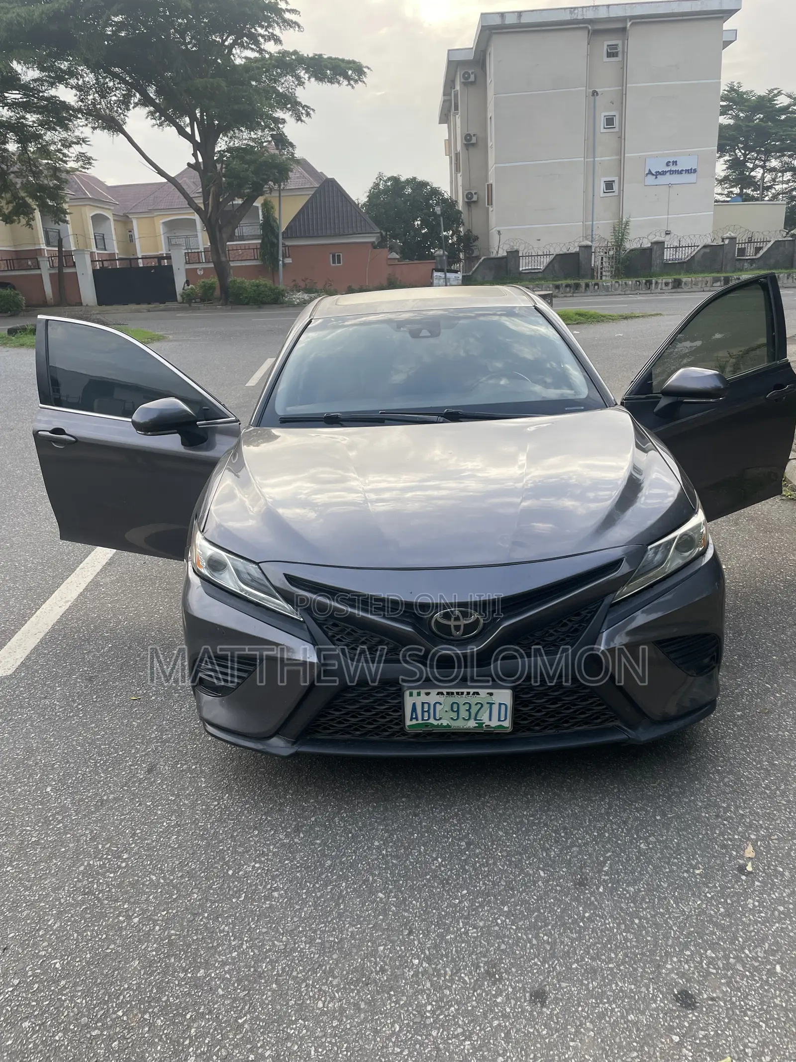 Toyota Camry SE FWD (2.5L 4cyl 8AM) 2018 Gray