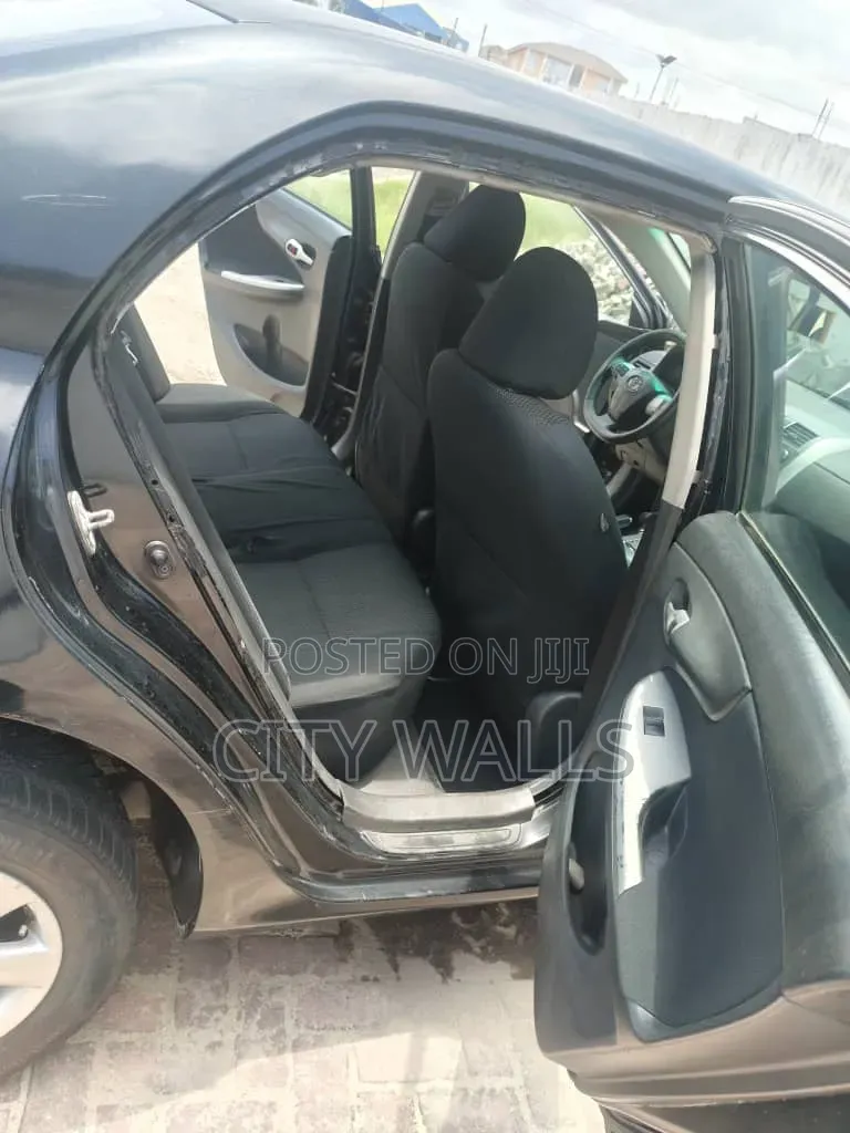 Toyota Corolla 2011 Black