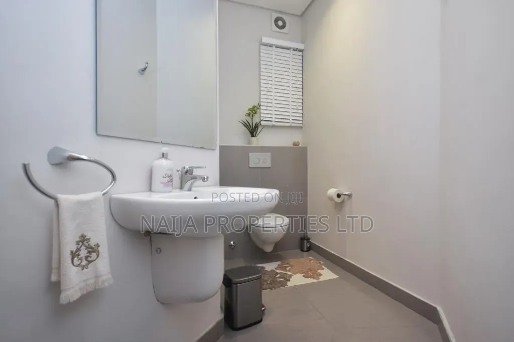 3bdrm Apartment in Lekki Phase 1 for rent
