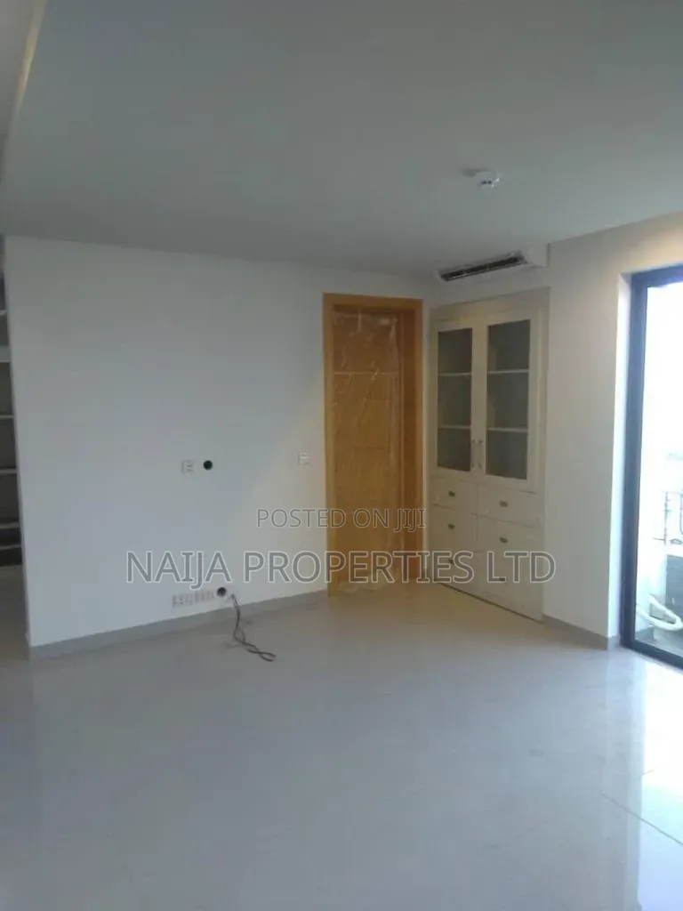 3bdrm Apartment in Lekki Phase 1 for rent