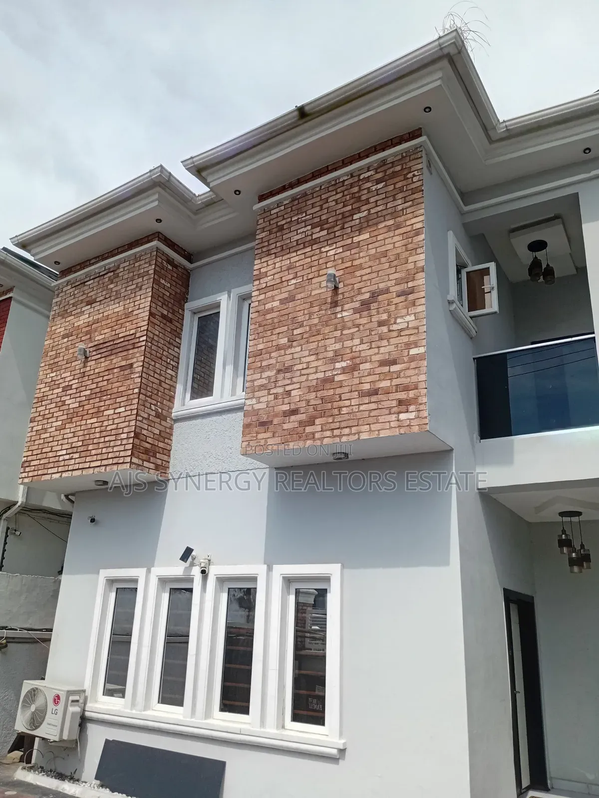 Furnished 5bdrm Duplex in Osapa london for sale