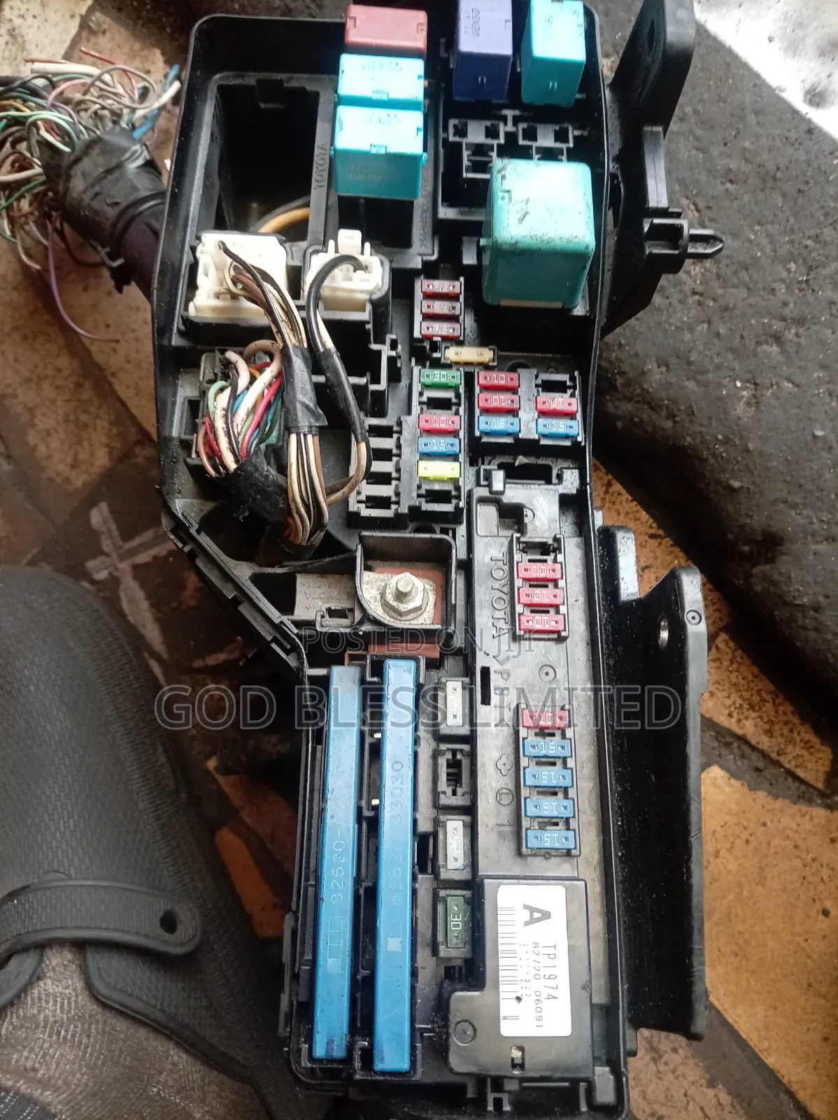 2007 Camry and Lexus Es350 Bonnet Fuse Box