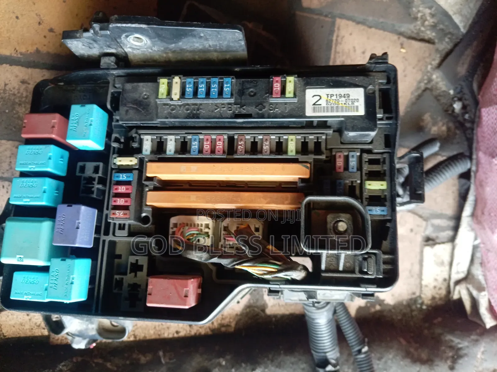 2010 Venza Bonnet Fuse Box