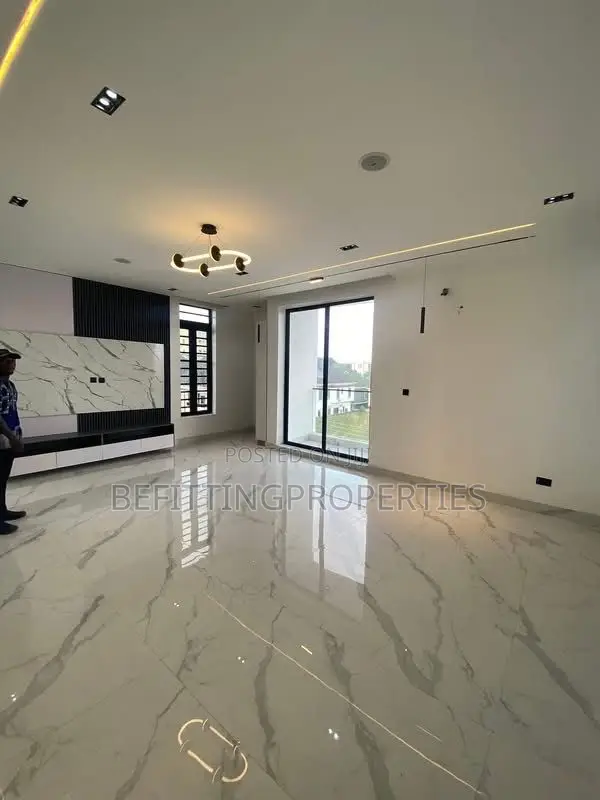 5bdrm Duplex in Lekki for sale