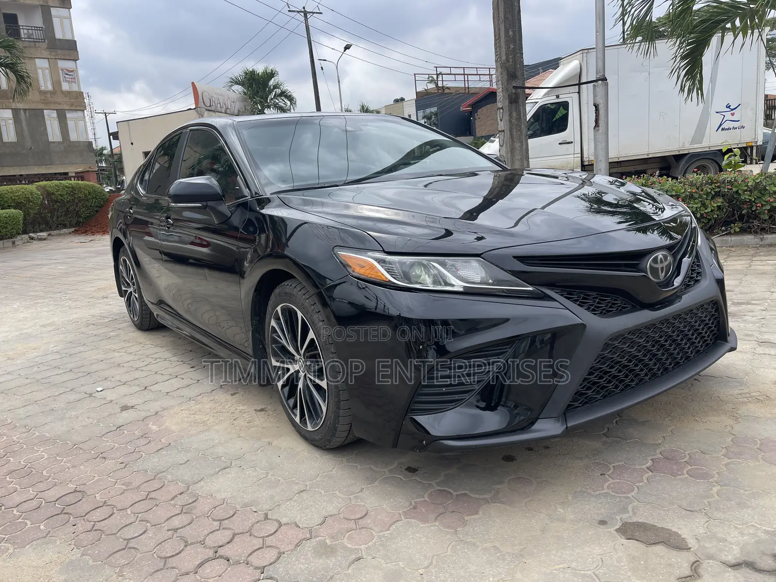 Toyota Camry SE FWD (2.5L 4cyl 8AM) 2018 Black