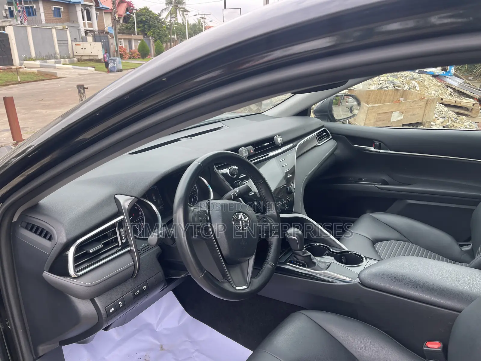 Toyota Camry SE FWD (2.5L 4cyl 8AM) 2018 Black