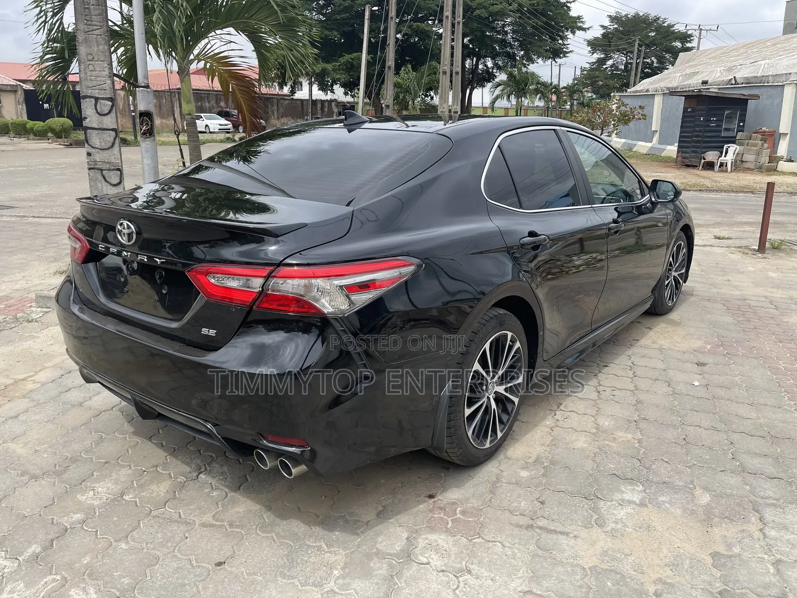 Toyota Camry SE FWD (2.5L 4cyl 8AM) 2018 Black