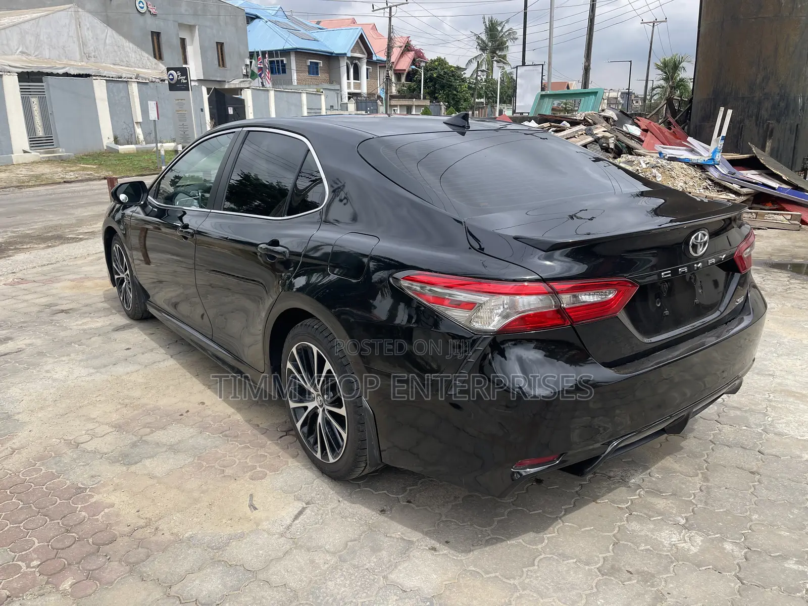 Toyota Camry SE FWD (2.5L 4cyl 8AM) 2018 Black