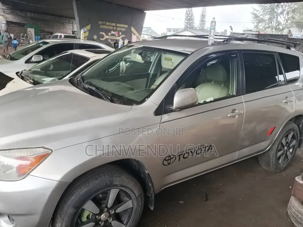 Toyota RAV4 2008 Gold