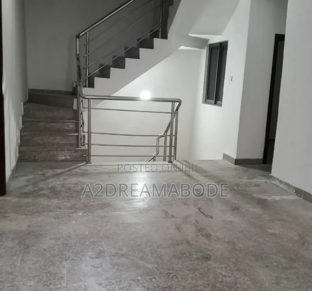 5bdrm Duplex in Ikeja Gra for rent