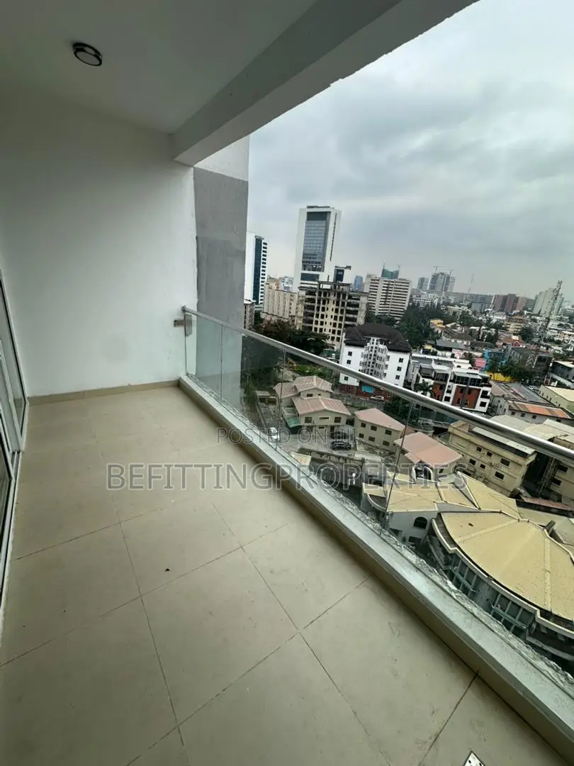 3bdrm Apartment in Victoria Island for rent