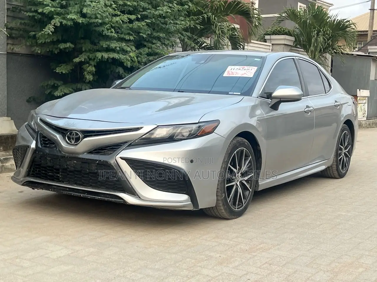 Toyota Camry SE 2022 Silver