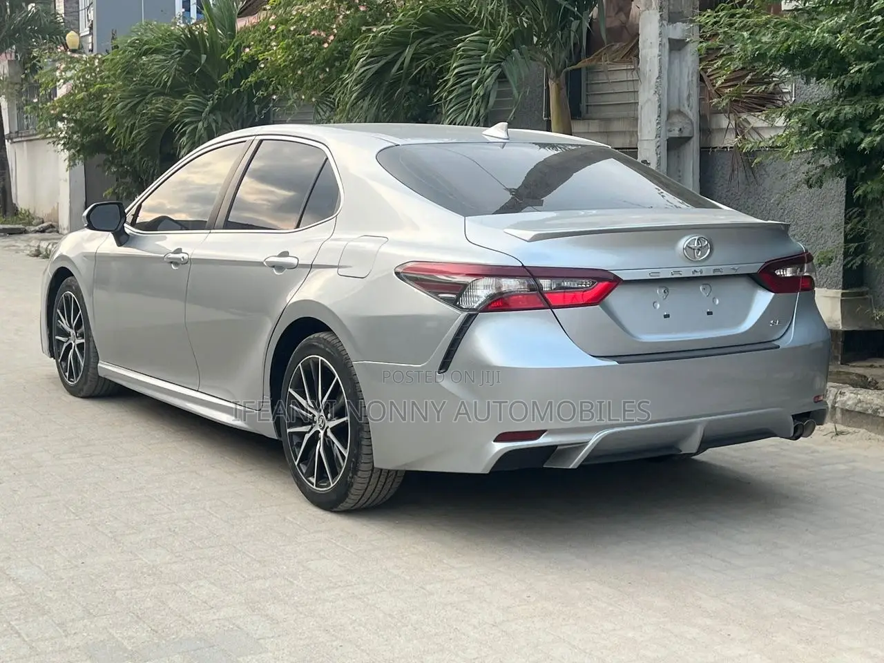 Toyota Camry SE 2022 Silver