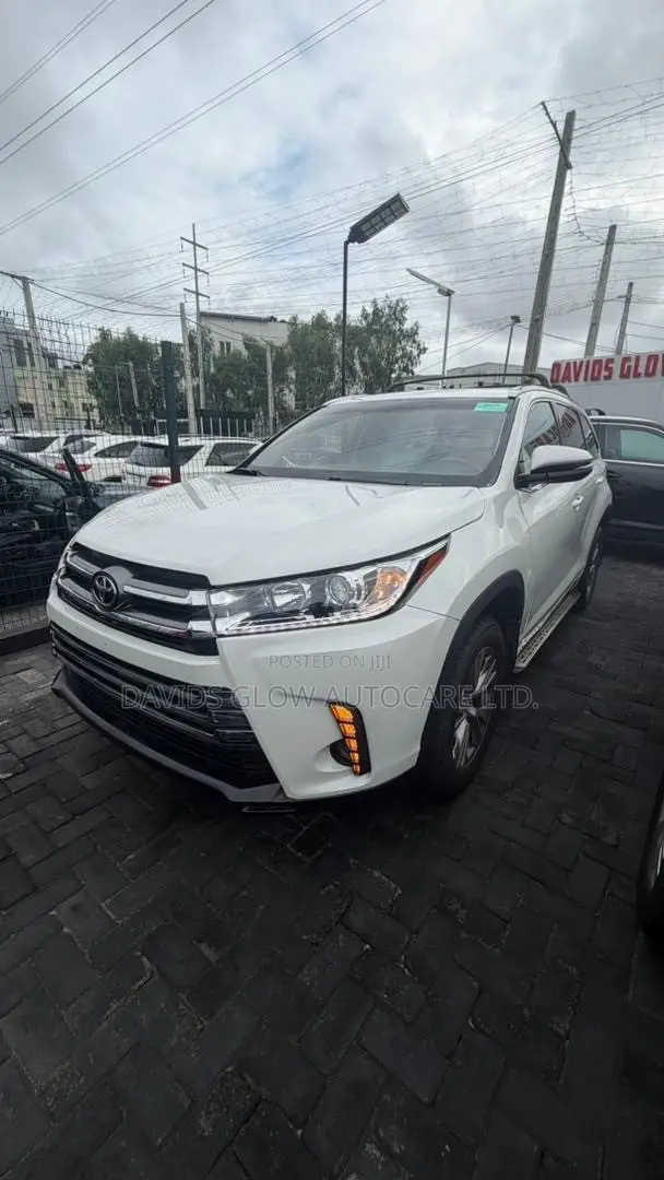 Toyota Highlander XLE 4dr SUV AWD (3.5L 6cyl 6A) 2015 White