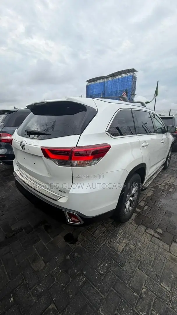 Toyota Highlander XLE 4dr SUV AWD (3.5L 6cyl 6A) 2015 White