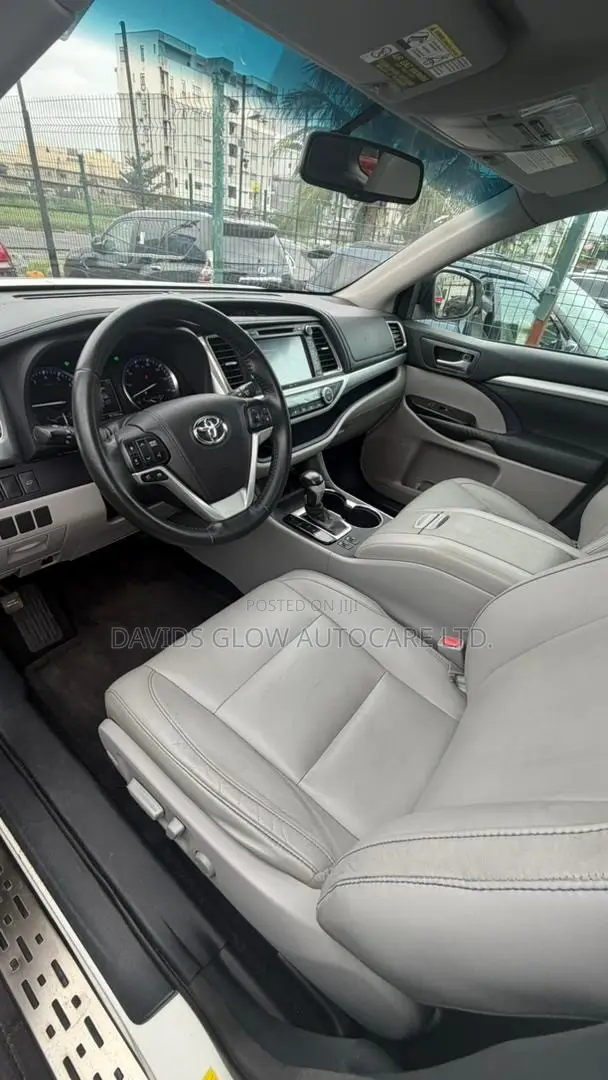 Toyota Highlander XLE 4dr SUV AWD (3.5L 6cyl 6A) 2015 White