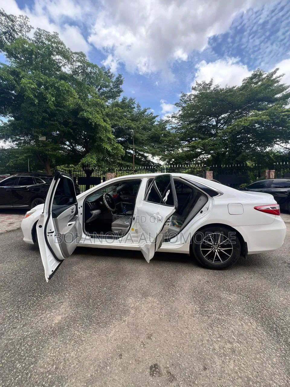 Toyota Camry LE 4dr Sedan (2.5L 4cyl 6A) 2016 White
