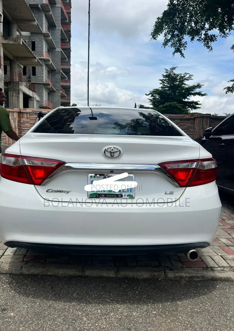 Toyota Camry LE 4dr Sedan (2.5L 4cyl 6A) 2016 White