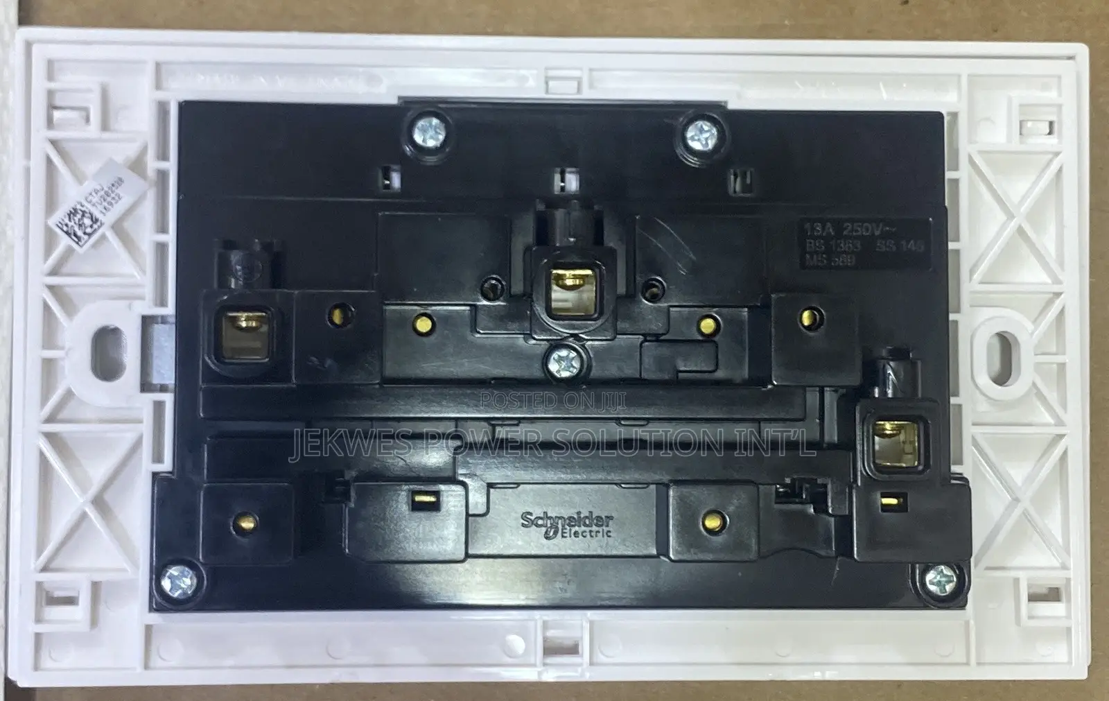 Original 2 Gang Switched Socket White Schnider