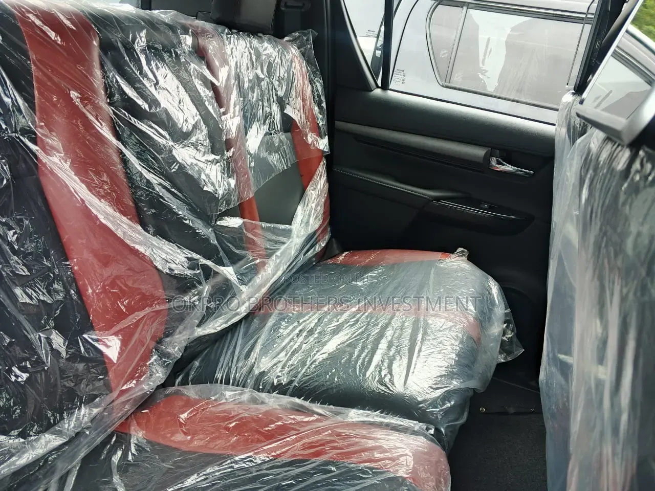 New Toyota Hilux 2025 Black