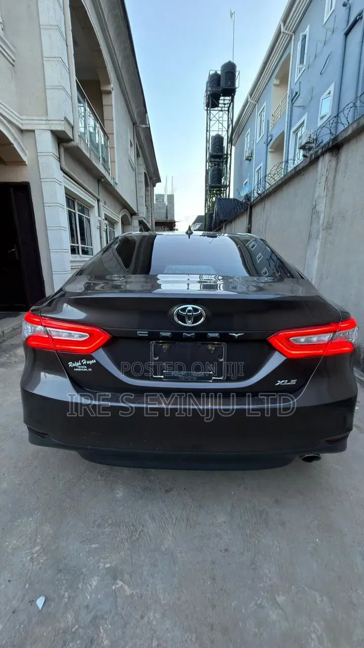 Toyota Camry 2018 Gray