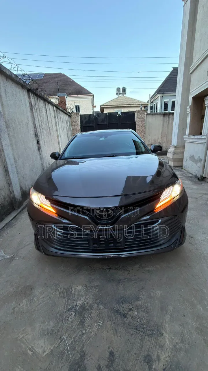 Toyota Camry 2018 Gray