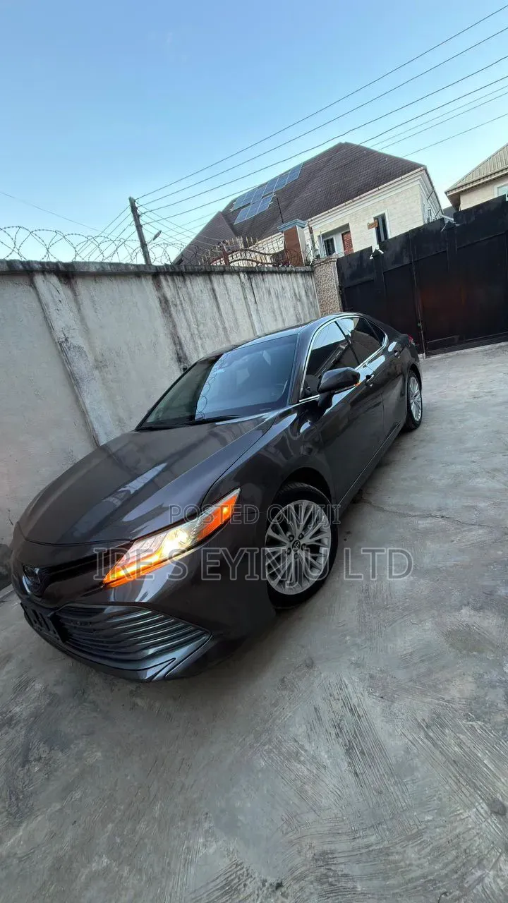 Toyota Camry 2018 Gray