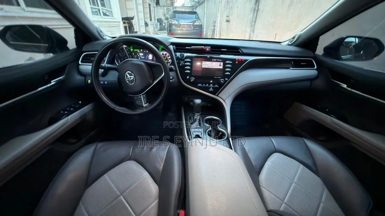 Toyota Camry 2018 Gray