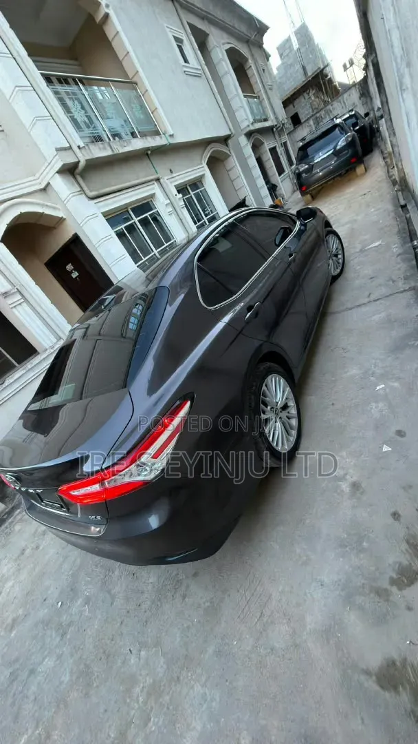 Toyota Camry 2018 Gray