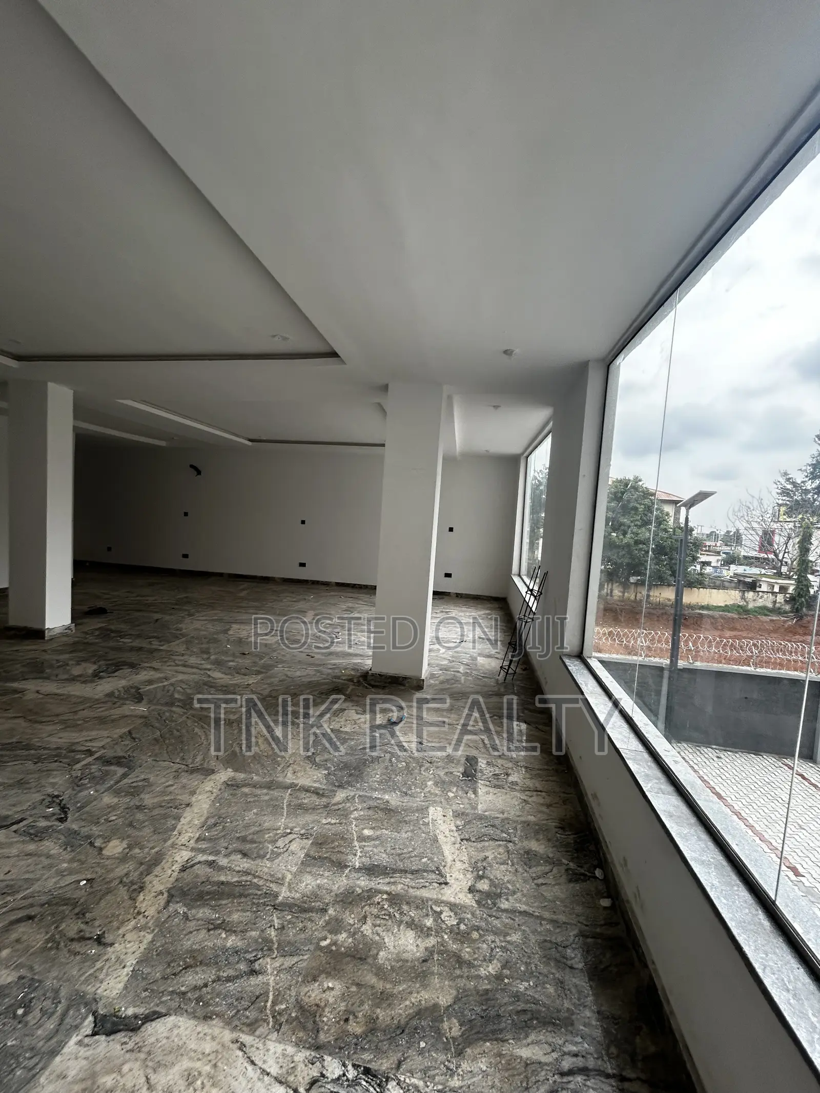 Spacious Office Space/Shop for Rent