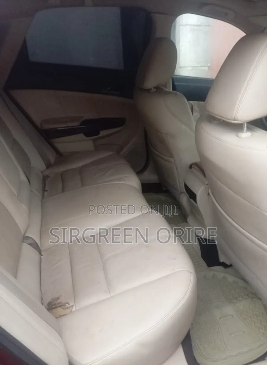 Honda Crosstour 2010 Red