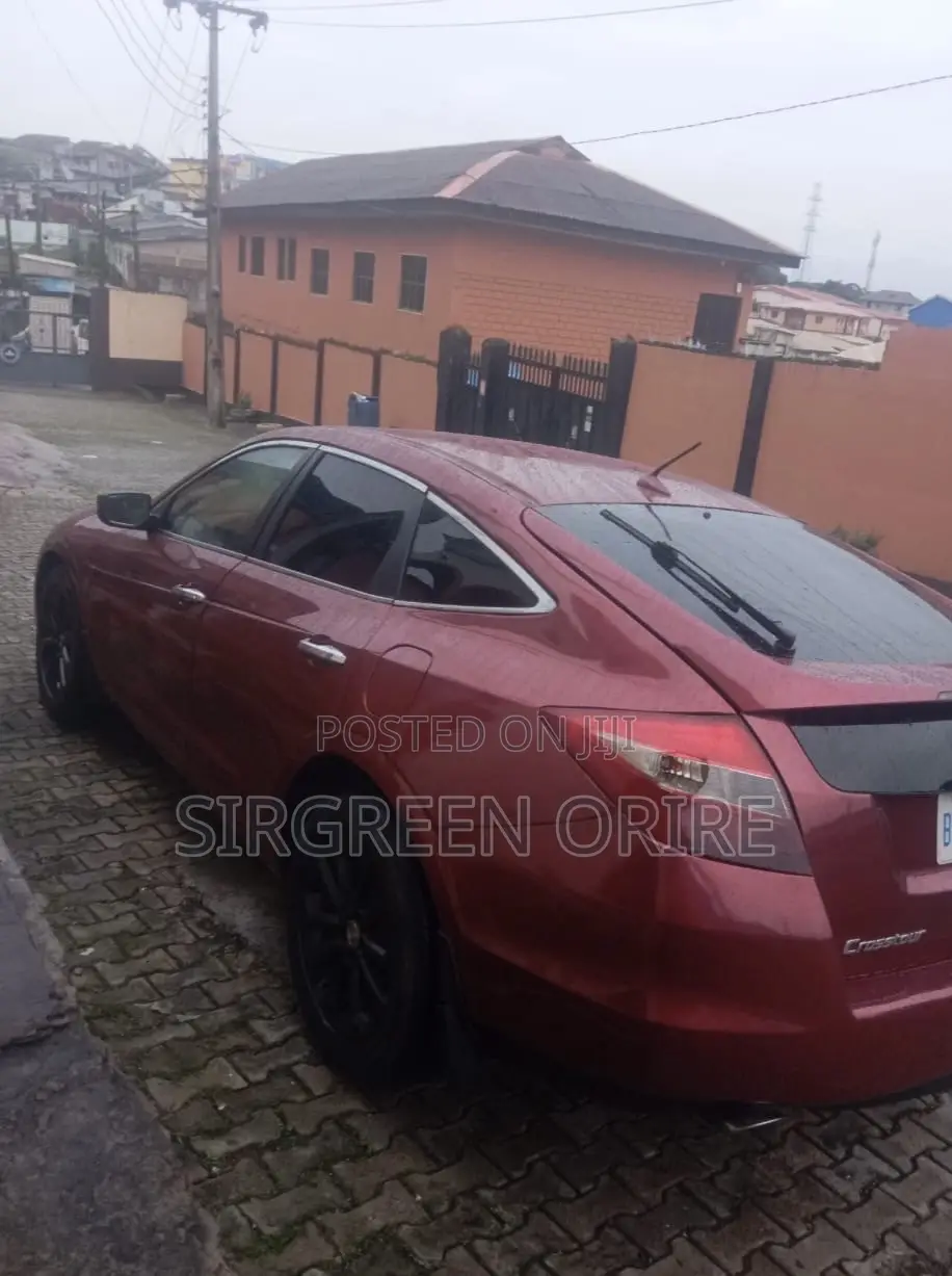 Honda Crosstour 2010 Red