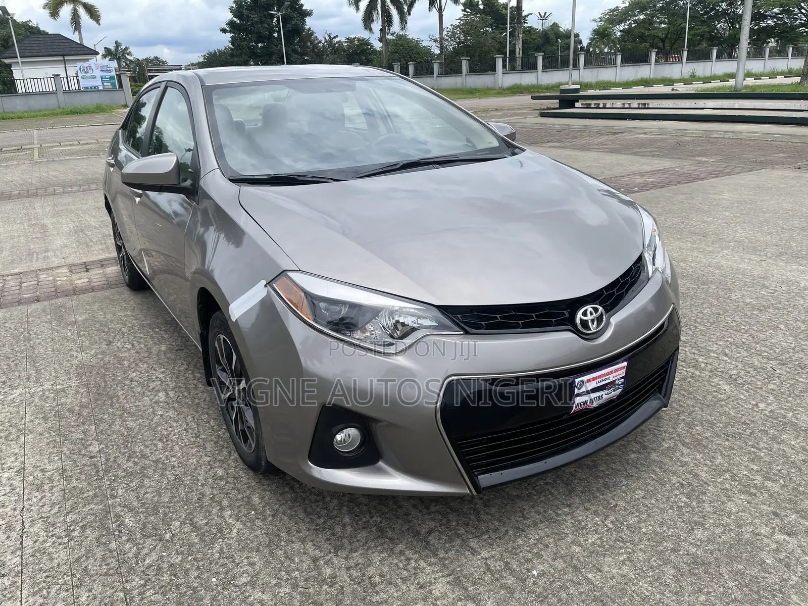Toyota Corolla LE Eco 4dr Sedan (1.8L 4cyl CVT) 2014 Gray