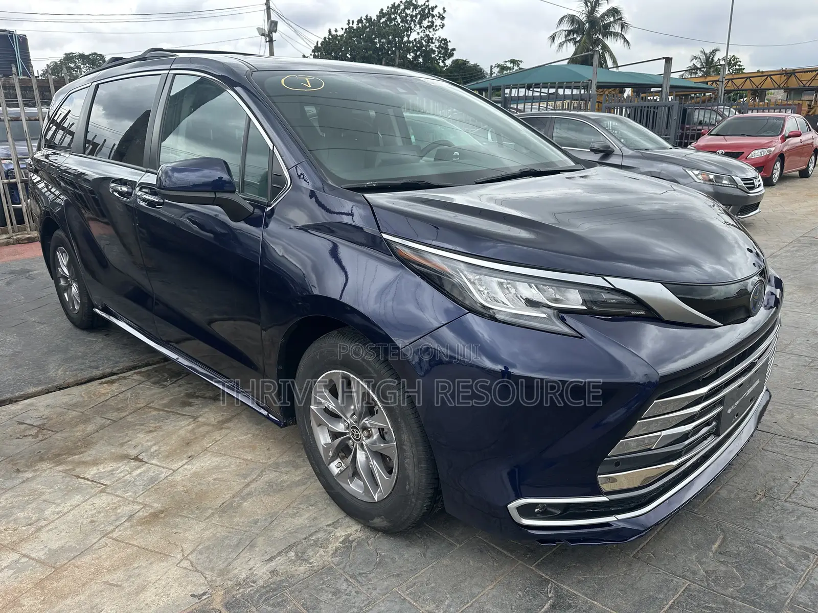 Toyota Sienna XLE 7-Passenger AWD 2021 Blue