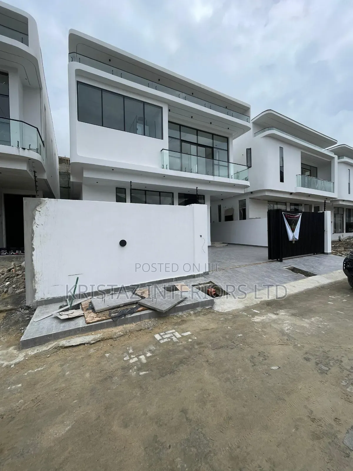4bdrm Duplex in Lekki Phase 2 for sale
