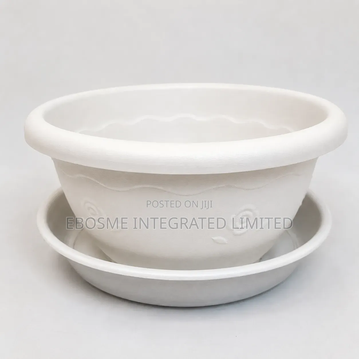 Plastic Flower Pot With Saucer – Brown & White
