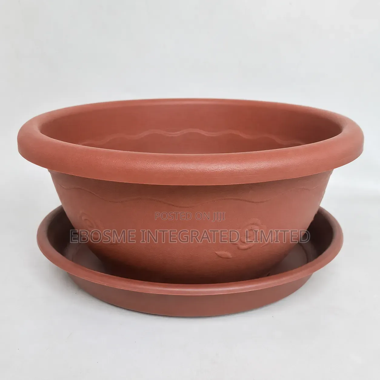 Plastic Flower Pot With Saucer – Brown & White