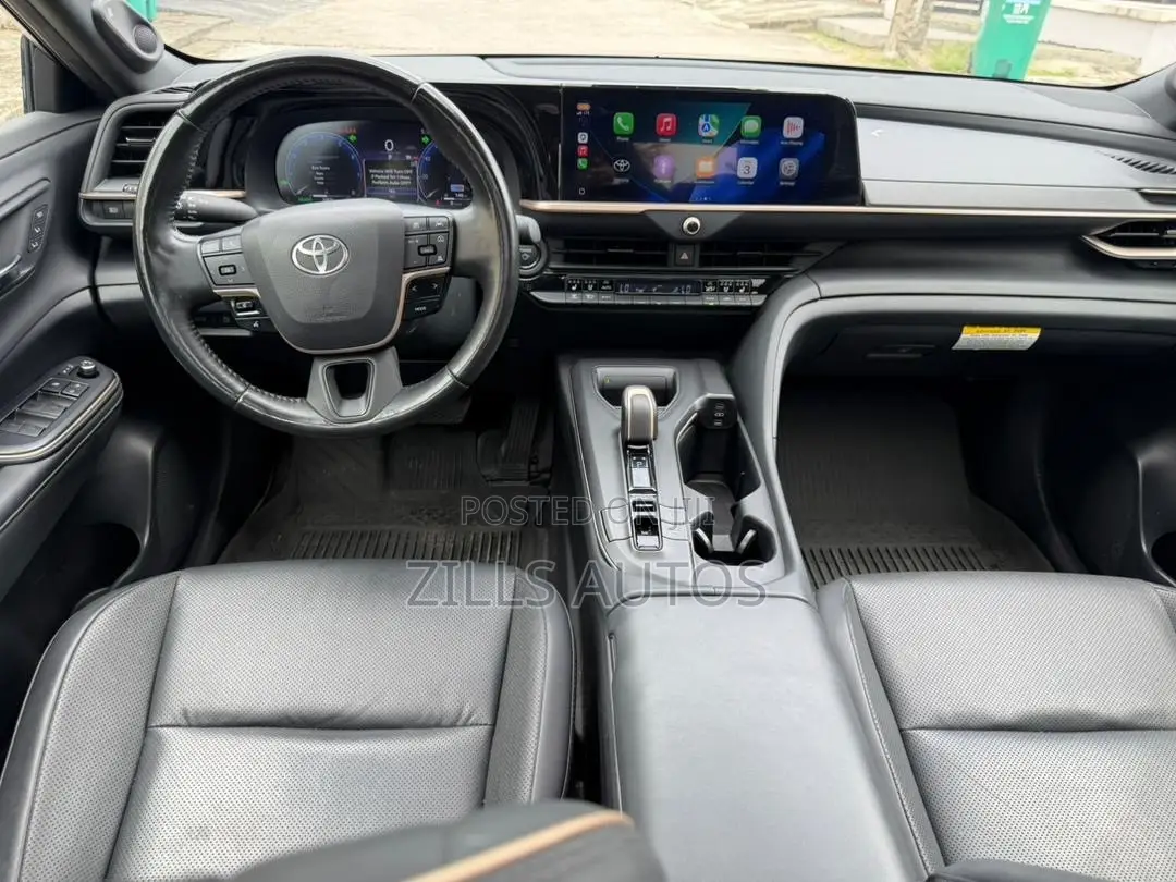 Toyota Crown Limited AWD 2024 Gray
