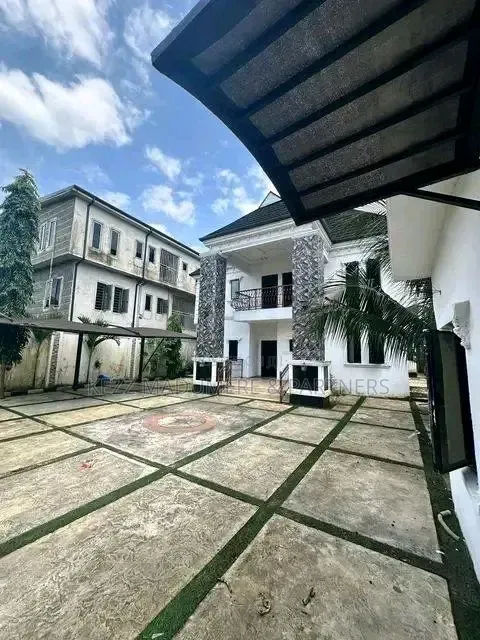 5bdrm Duplex in New Airport Rd, By for sale